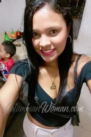 176810 - Laura Age: 33 - Colombia