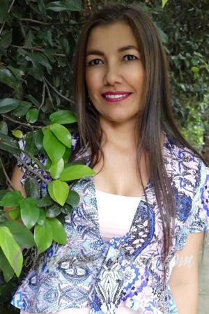 185965 - Luz Enith Age: 56 - Colombia