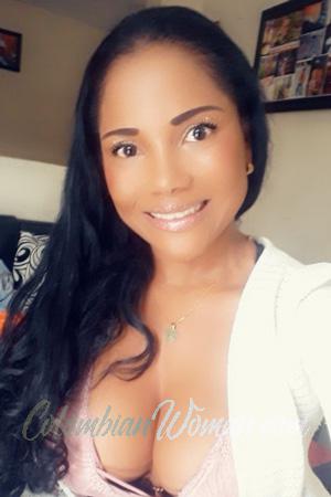 196678 - Yarleisy Age: 39 - Colombia