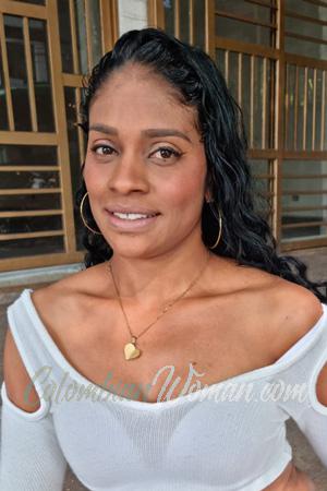 207174 - Emilia Age: 41 - Colombia