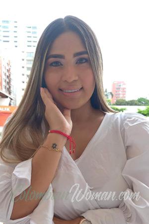 210135 - Loraine Age: 32 - Colombia