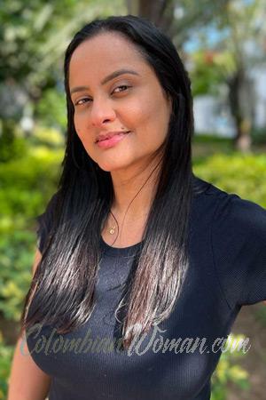 210697 - Karen Age: 40 - Colombia