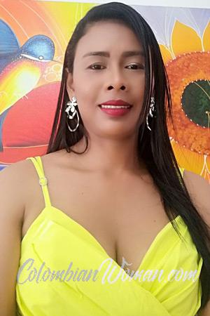 211146 - Yeinis Age: 40 - Colombia