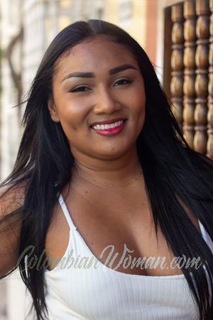 212474 - Julieth Age: 27 - Colombia