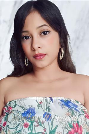 215556 - Laura Age: 33 - Colombia