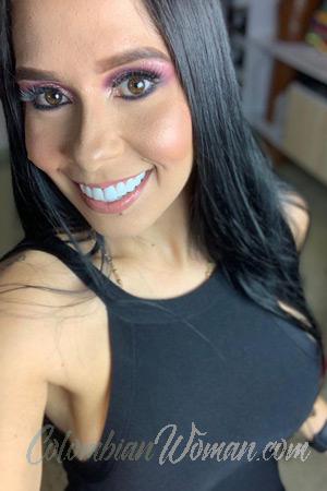 219488 - Laura Age: 36 - Colombia