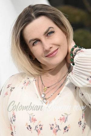 220668 - Viktoriia Age: 52 - Ukraine