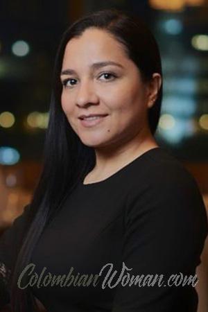 225204 - Yamile Age: 36 - Colombia