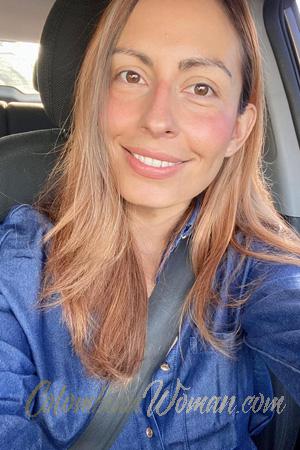 225607 - Laura Age: 37 - Costa Rica